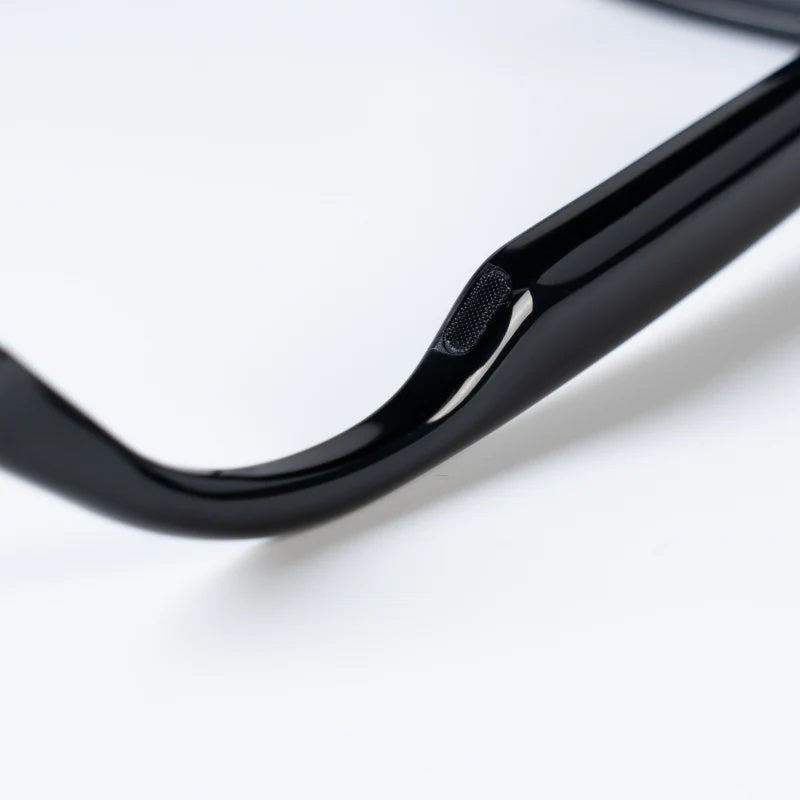 Lensly Chameleon smart glasses – side profile tinted lens